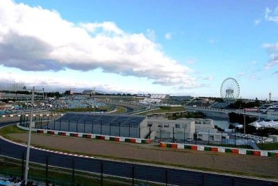 Формула-1, репортаж онлайн: на подиуме Гран-при Японии 2024 года Ферстаппен, Перес и Сайнс-младший