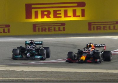 Льюис Хэмилтон и Макс Ферстаппен на Гран-при Бахрейна 2021 года