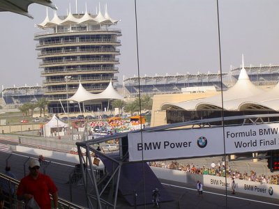 Мир Формулы-1: этап чемпионата 2018 года на автодроме Сахир в Бахрейне