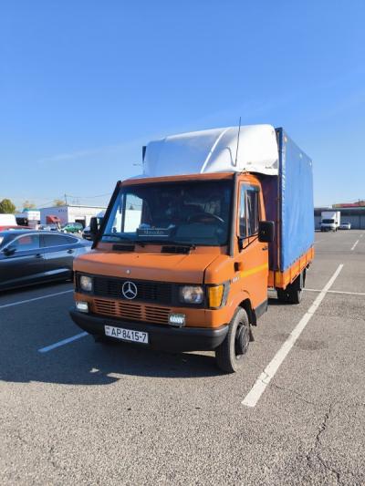 Mercedes T1