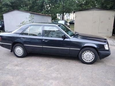Mercedes E Class (W124)