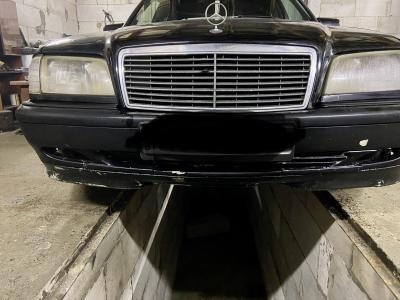 Mercedes C Class (W202)