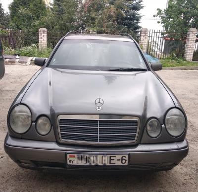 Mercedes E Class (W210)