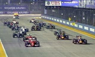 Старт гонки Формулы-1 2015 года в Сингапуре