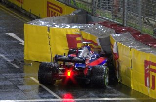 Авария Даниила Квята в гонке Формулы-1 2017 года в Сингапуре