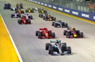 Старт гонки Формулы-1 2018 года в Сингапуре
