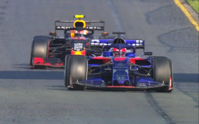 Даниил Квят и Пьер Гасли в гонке Формулы-1 2019 года в Мельбурне