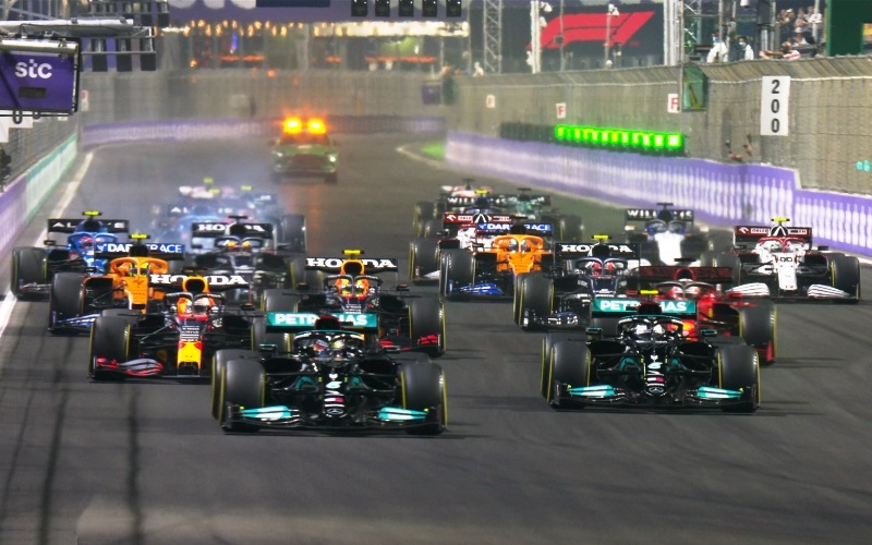 Старт Гран-при Саудовской Аравии 2021 года