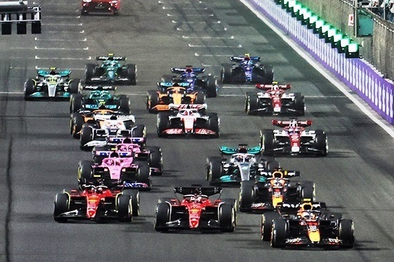 Старт Гран-при Саудовской Аравии 2022 года