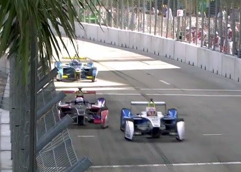 Жан-Эрик Вернь, Сэм Берд и Николя Прост в начале гонки Формулы-Е 2015 года в Майами