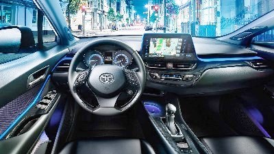 Интерьер модного кросс-купе Toyota С-HR