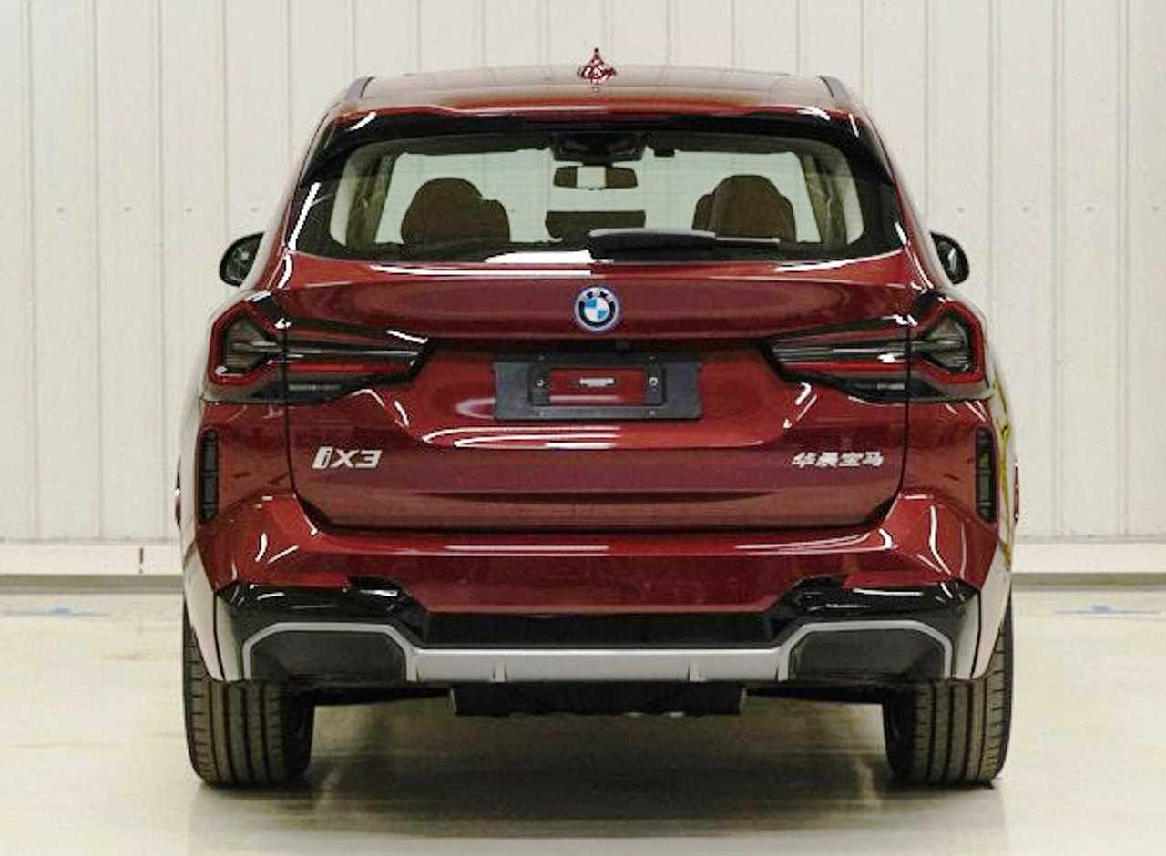 Электрокроссовер BMW iX3 2022 модельного года