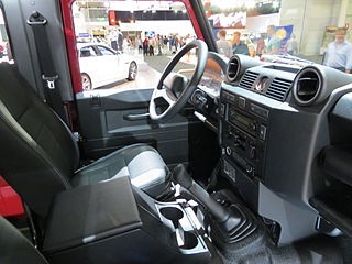 Интерьер Land Rover Defender 2012 года