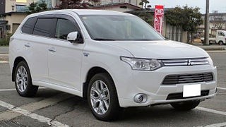 Mitsubishi Outlander PHEV 2013 года