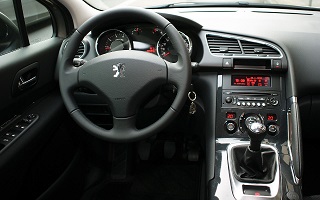 Peugeot 3008 2011 года