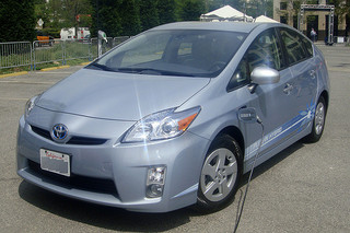Гибридные автомобиль Toyota Prius