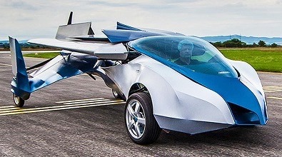 Летающий автомобиль AeroMobil 3.0 при взлете