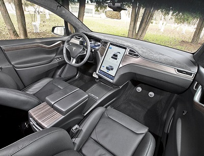 Салон электромобиля Tesla Model X 2019 модельного года
