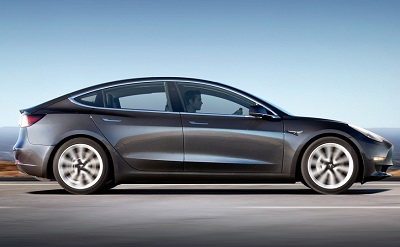 Электрокар-седан Tesla Model 3