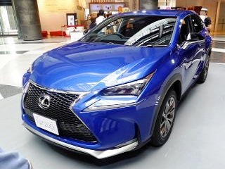 Гибридный и турбированный Lexus NX стали дешевле