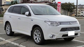 Mitsubushi Outlander PHEV 2013 года
