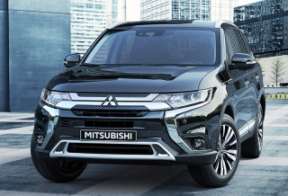 Новинка 2019 модельного года - обновленный кроссовер Mitsubishi Outlander