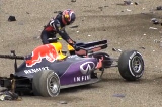 Даниил Квят после аварии на квалификации Формулы-1 в Сузуке