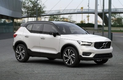 Кроссовер Volvo XC40 2020 модельного года