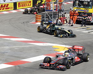 Льюис Хэмилтон, Хейкки Ковалайнен и Ник Хайдфельд в гонке Формулы-1 2011 года в Монако