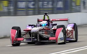 Сэм Берд из Virgin Racing на гонке Формулы-Е 2014 года в Путраджае Сэм Берд из Virgin Racing на гонке Формулы-Е 2014 года в Путраджае