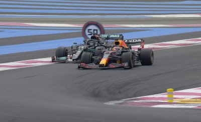 Макс Ферстаппен и Льюис Хэмилтон и  на Гран-при Франции 2021 года