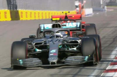 Валттери Боттас и Шарль Леклер на гонке Формулы-1 2019 года в Сочи
