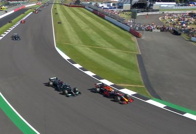 Макс Ферстаппен и Льюис Хэмилтон на спринте Гран-при Великобритании 2021 года