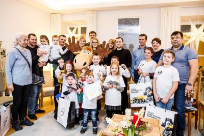 Посол Швеции в Беларуси наградила участников конкурса рисунков «Раскрась шведскую технику»